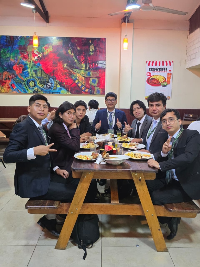 Equipo Mecasenatinos en celebración del congreso